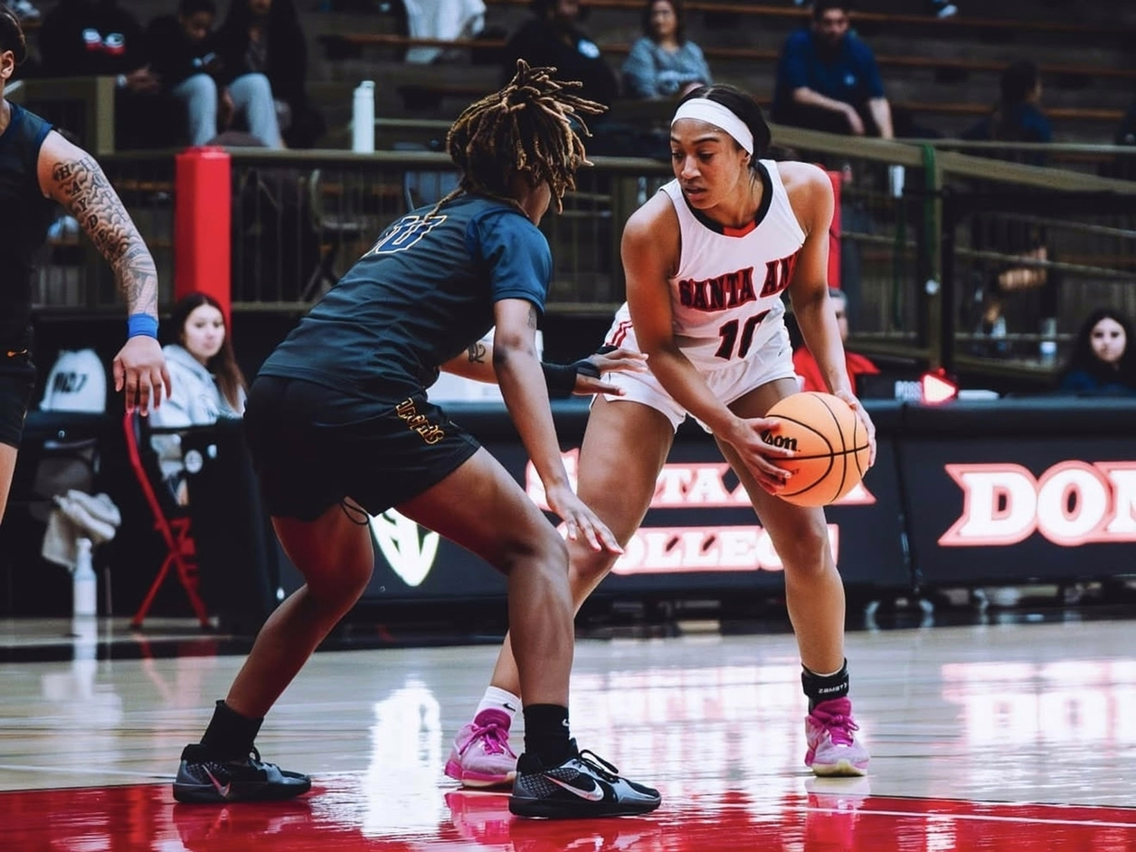 Anaya Beard high-post jab in breakthrough production