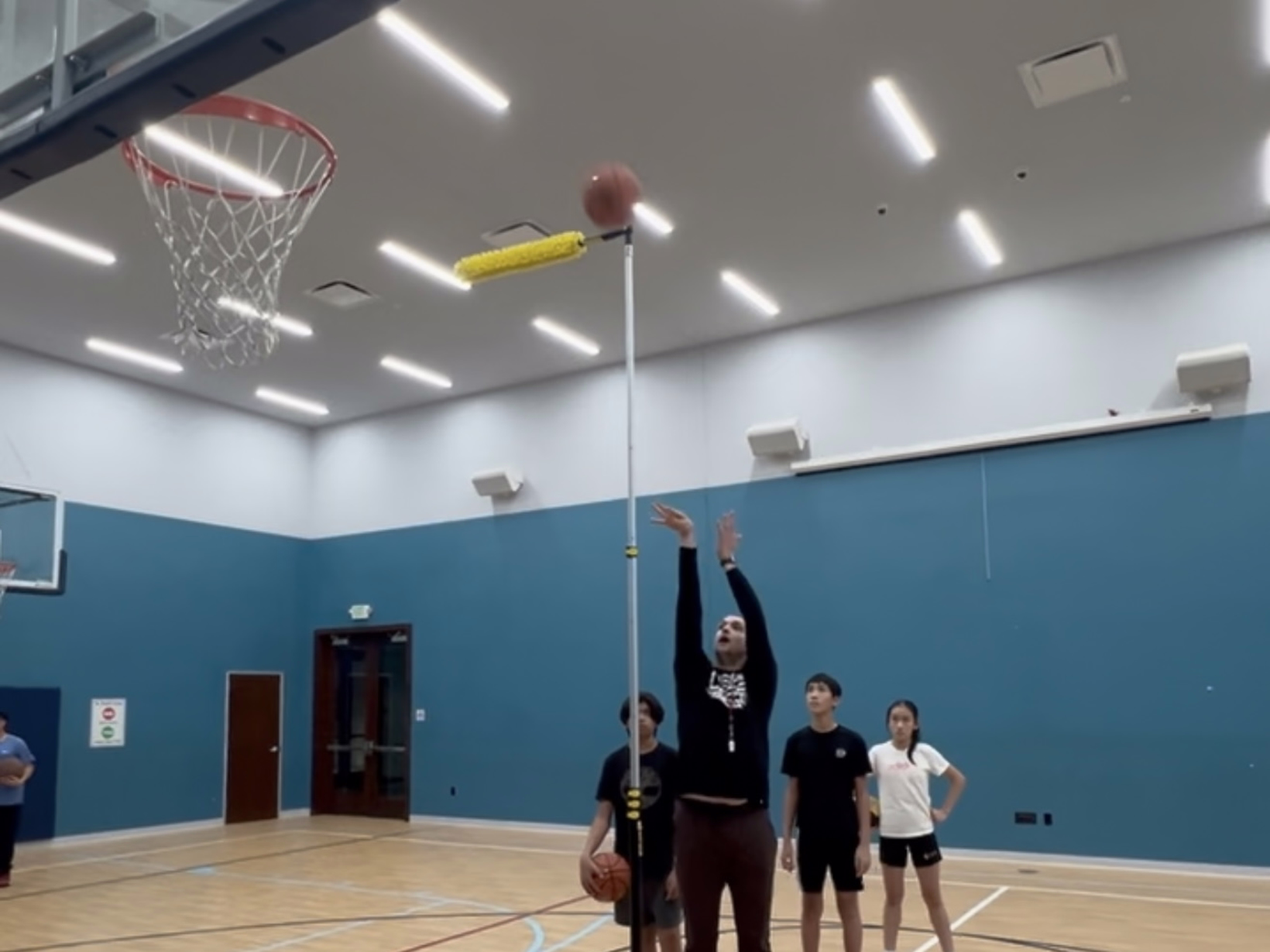 The Archer coach demonstration close placement